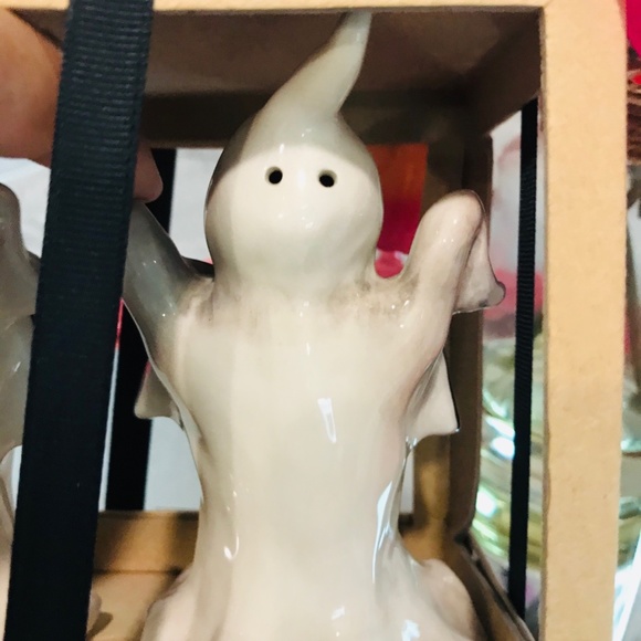 ⬇️🆕Blue Sky Ghost Salt & Pepper Shaker Set-NWT - Picture 7 of 13